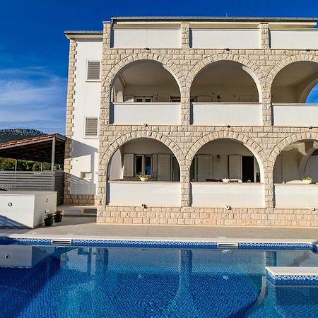 Villa Relax - Beautiful Apartment With Heated Saltwater Pool & Jacuzzi Kastela Ngoại thất bức ảnh