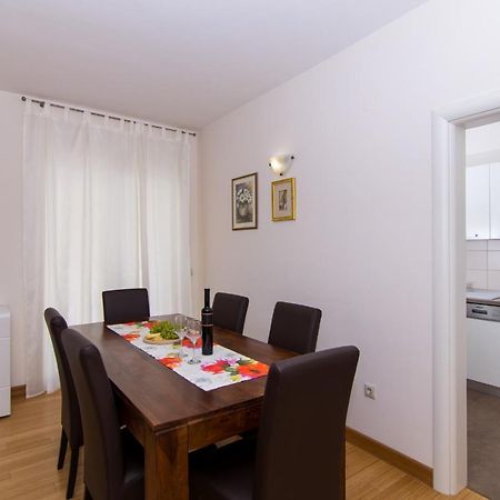 Villa Relax - Beautiful Apartment With Heated Saltwater Pool & Jacuzzi Kastela Ngoại thất bức ảnh