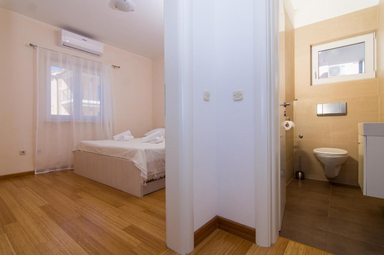 Villa Relax - Beautiful Apartment With Heated Saltwater Pool & Jacuzzi Kastela Ngoại thất bức ảnh