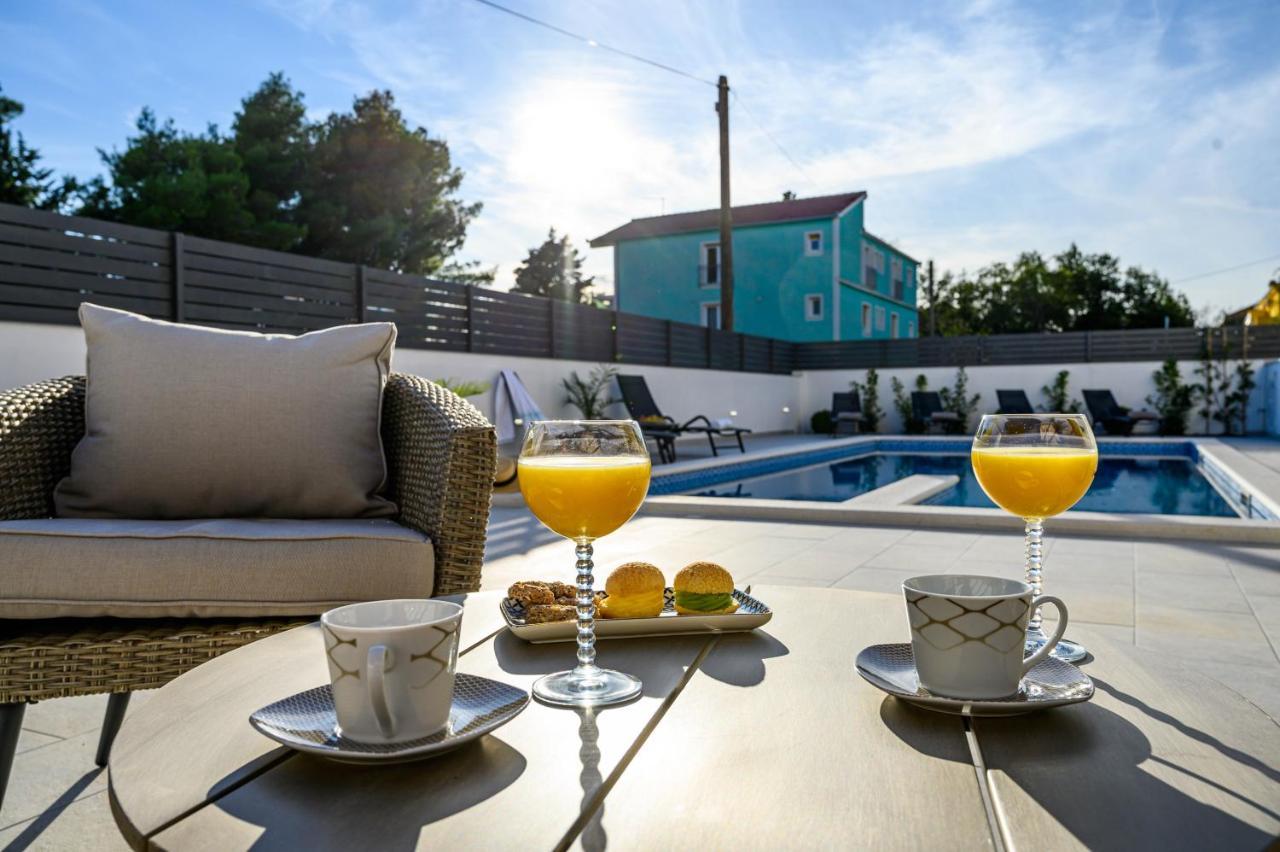 Villa Relax - Beautiful Apartment With Heated Saltwater Pool & Jacuzzi Kastela Ngoại thất bức ảnh