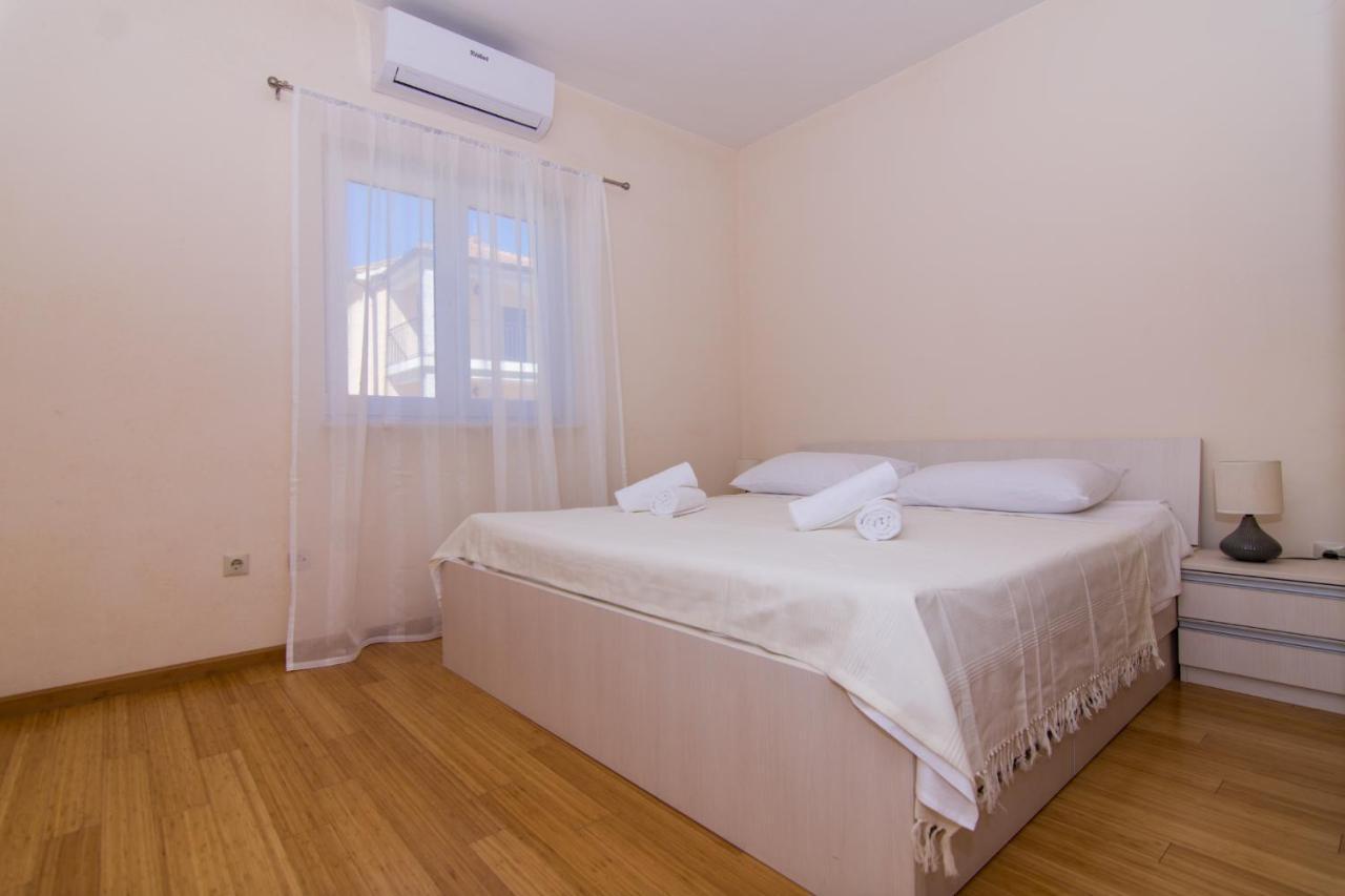 Villa Relax - Beautiful Apartment With Heated Saltwater Pool & Jacuzzi Kastela Ngoại thất bức ảnh