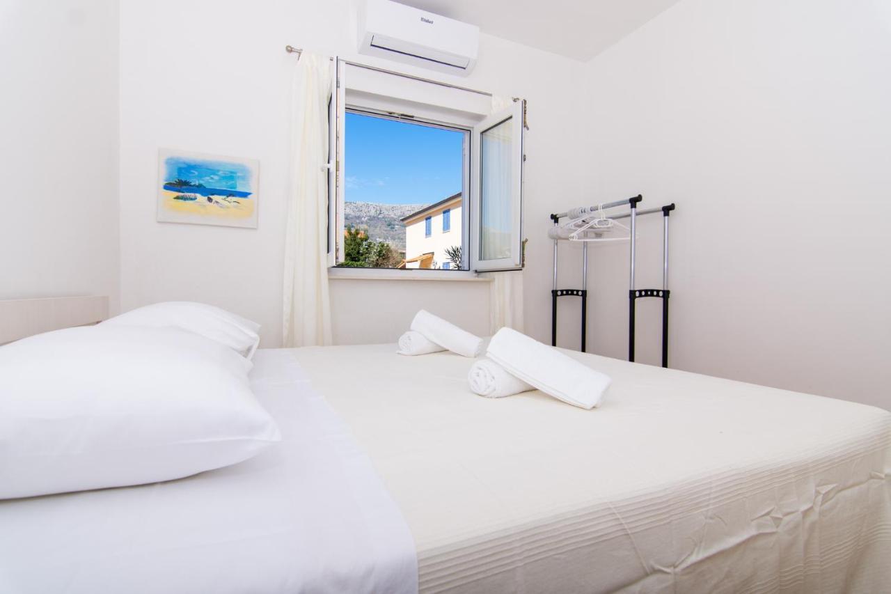 Villa Relax - Beautiful Apartment With Heated Saltwater Pool & Jacuzzi Kastela Ngoại thất bức ảnh