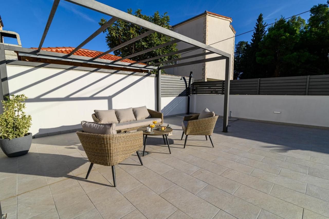 Villa Relax - Beautiful Apartment With Heated Saltwater Pool & Jacuzzi Kastela Ngoại thất bức ảnh