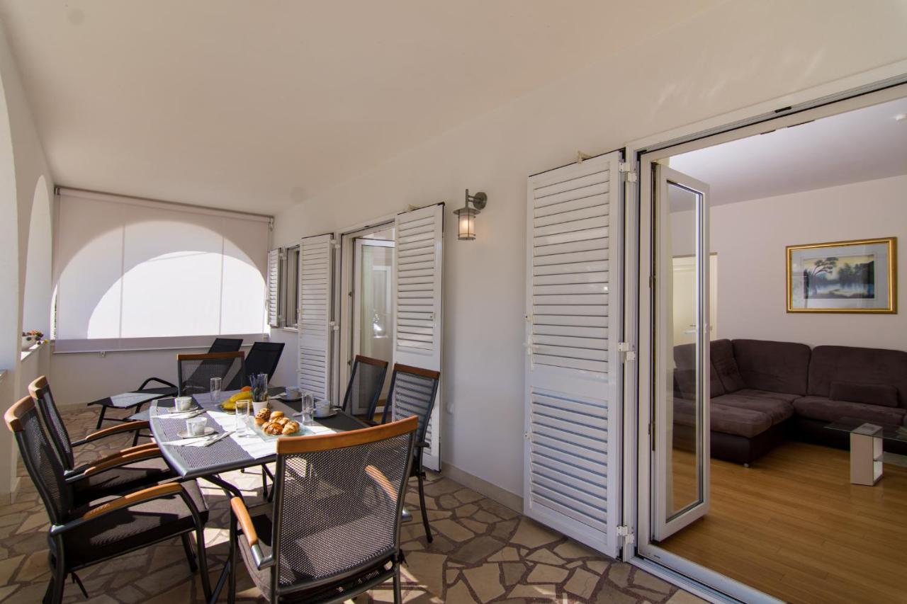 Villa Relax - Beautiful Apartment With Heated Saltwater Pool & Jacuzzi Kastela Ngoại thất bức ảnh