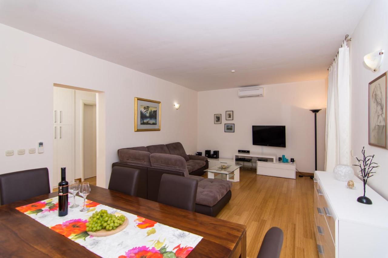Villa Relax - Beautiful Apartment With Heated Saltwater Pool & Jacuzzi Kastela Ngoại thất bức ảnh