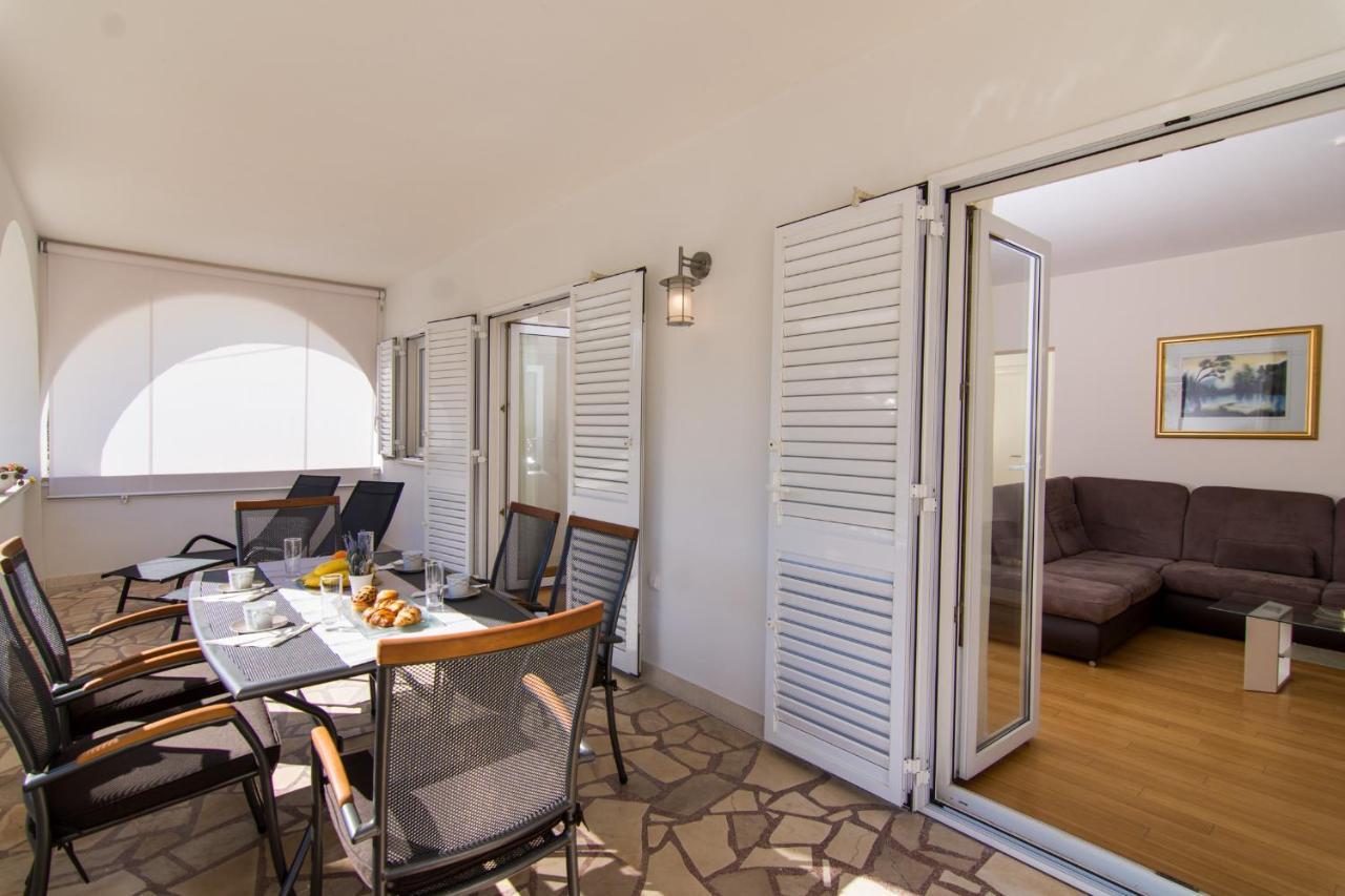 Villa Relax - Beautiful Apartment With Heated Saltwater Pool & Jacuzzi Kastela Ngoại thất bức ảnh