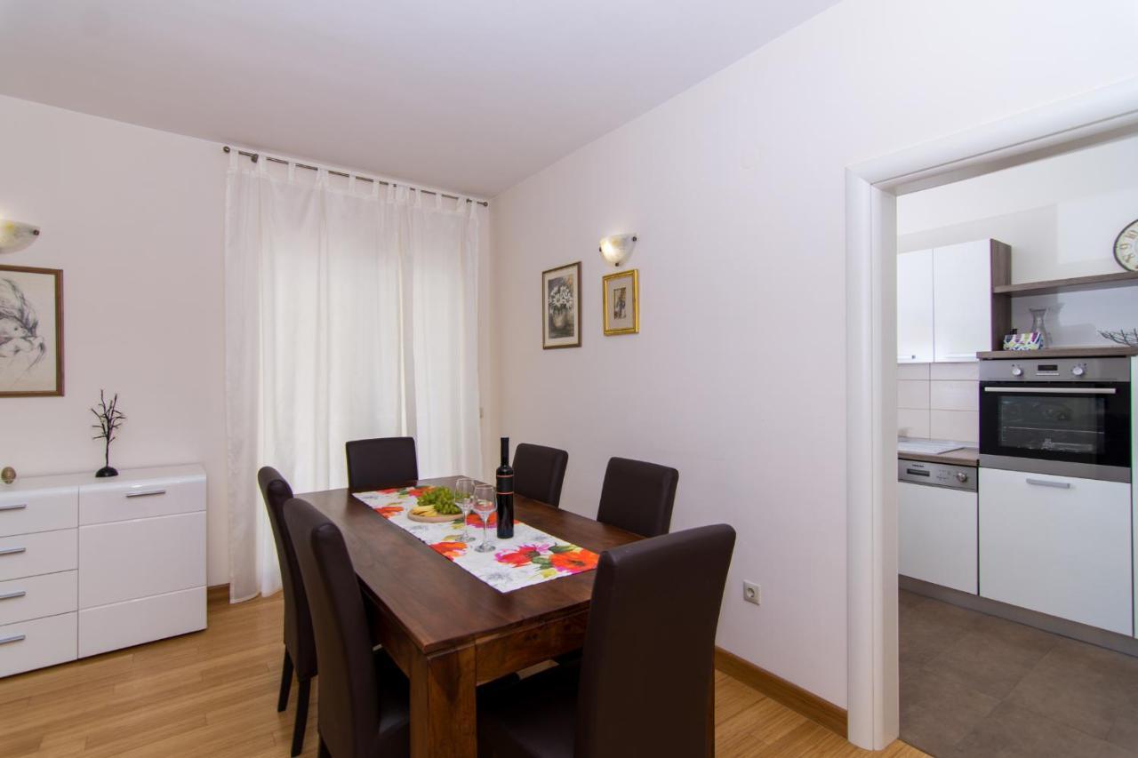 Villa Relax - Beautiful Apartment With Heated Saltwater Pool & Jacuzzi Kastela Ngoại thất bức ảnh